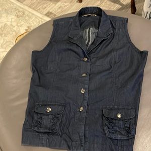 Ladies L vest with snaps and pockets